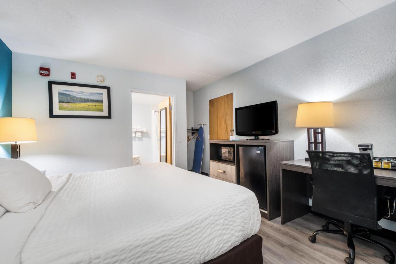 Clarion Inn Cleveland Near University Екстериор снимка