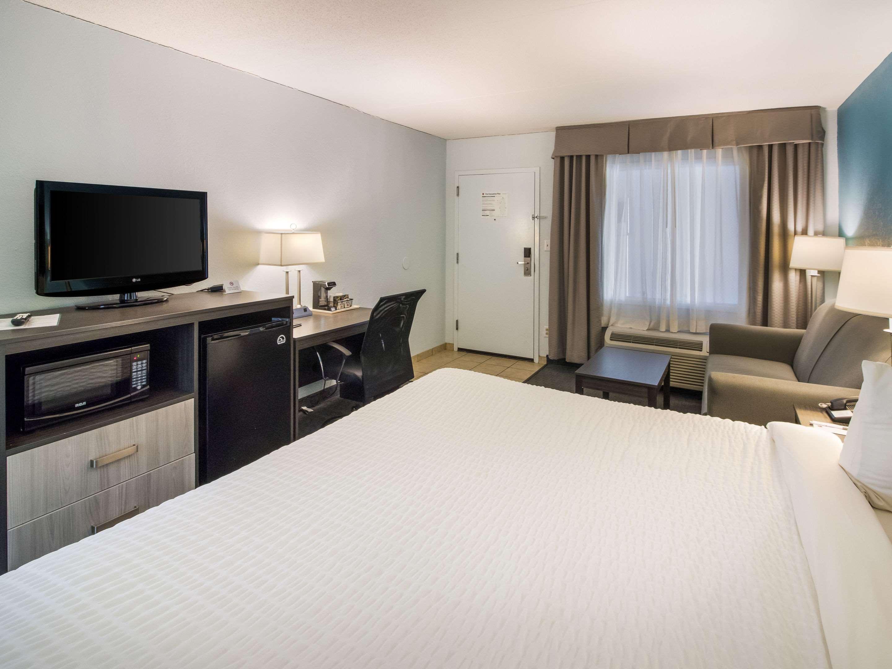 Clarion Inn Cleveland Near University Екстериор снимка