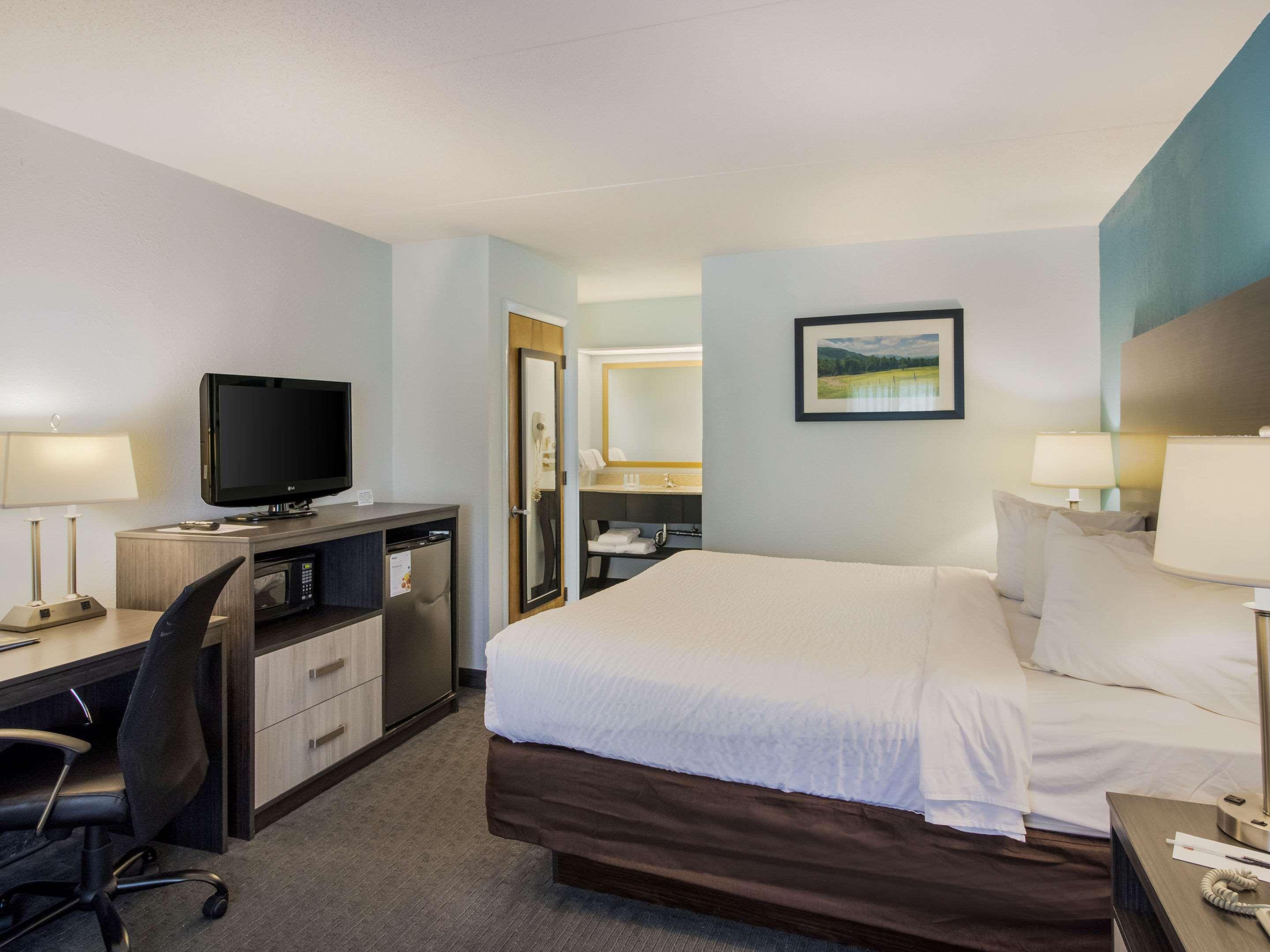 Clarion Inn Cleveland Near University Екстериор снимка