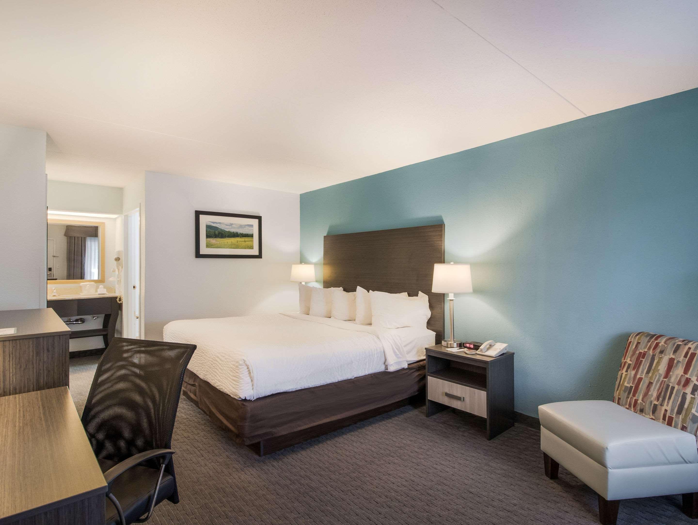 Clarion Inn Cleveland Near University Екстериор снимка