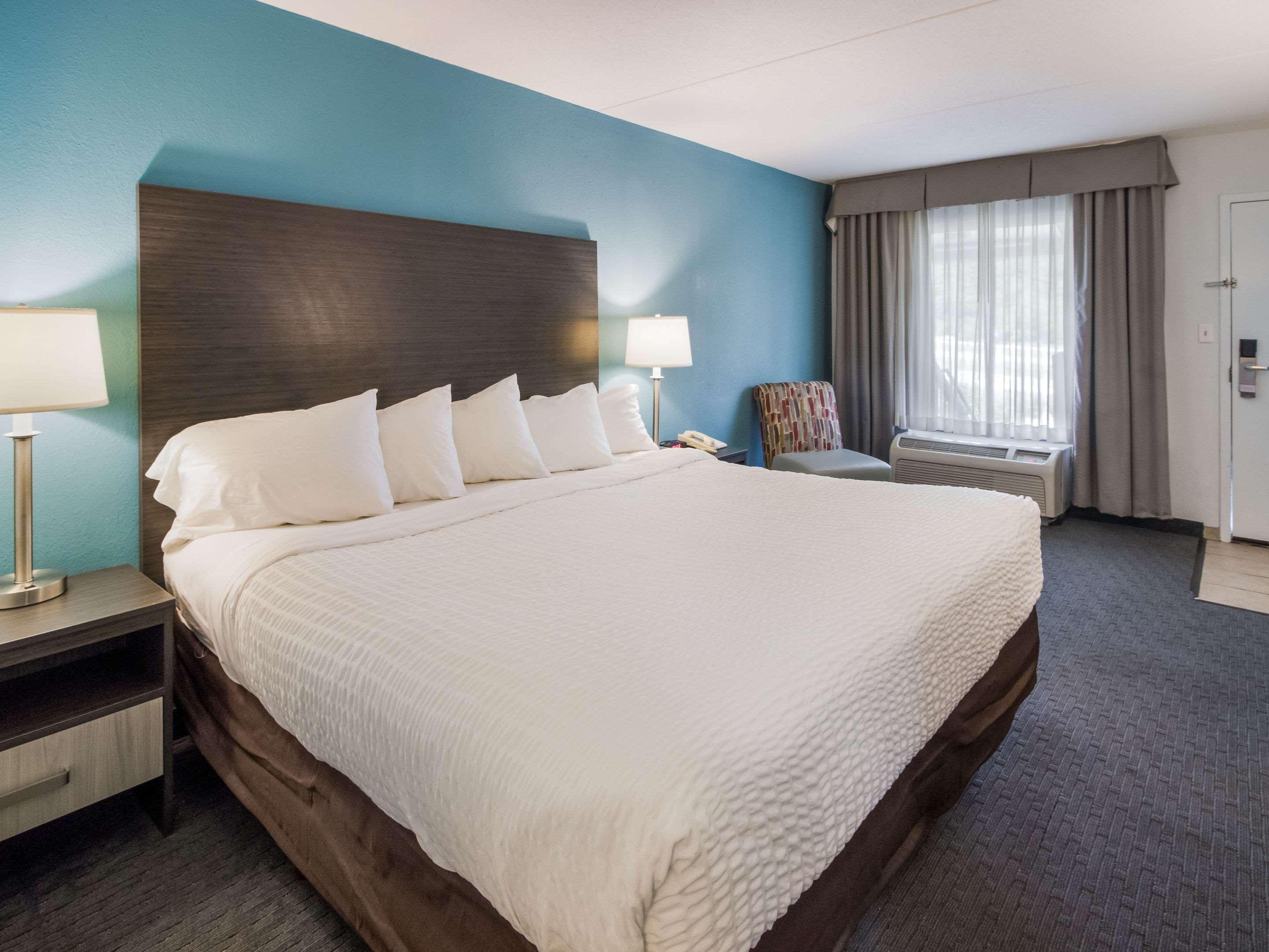 Clarion Inn Cleveland Near University Екстериор снимка