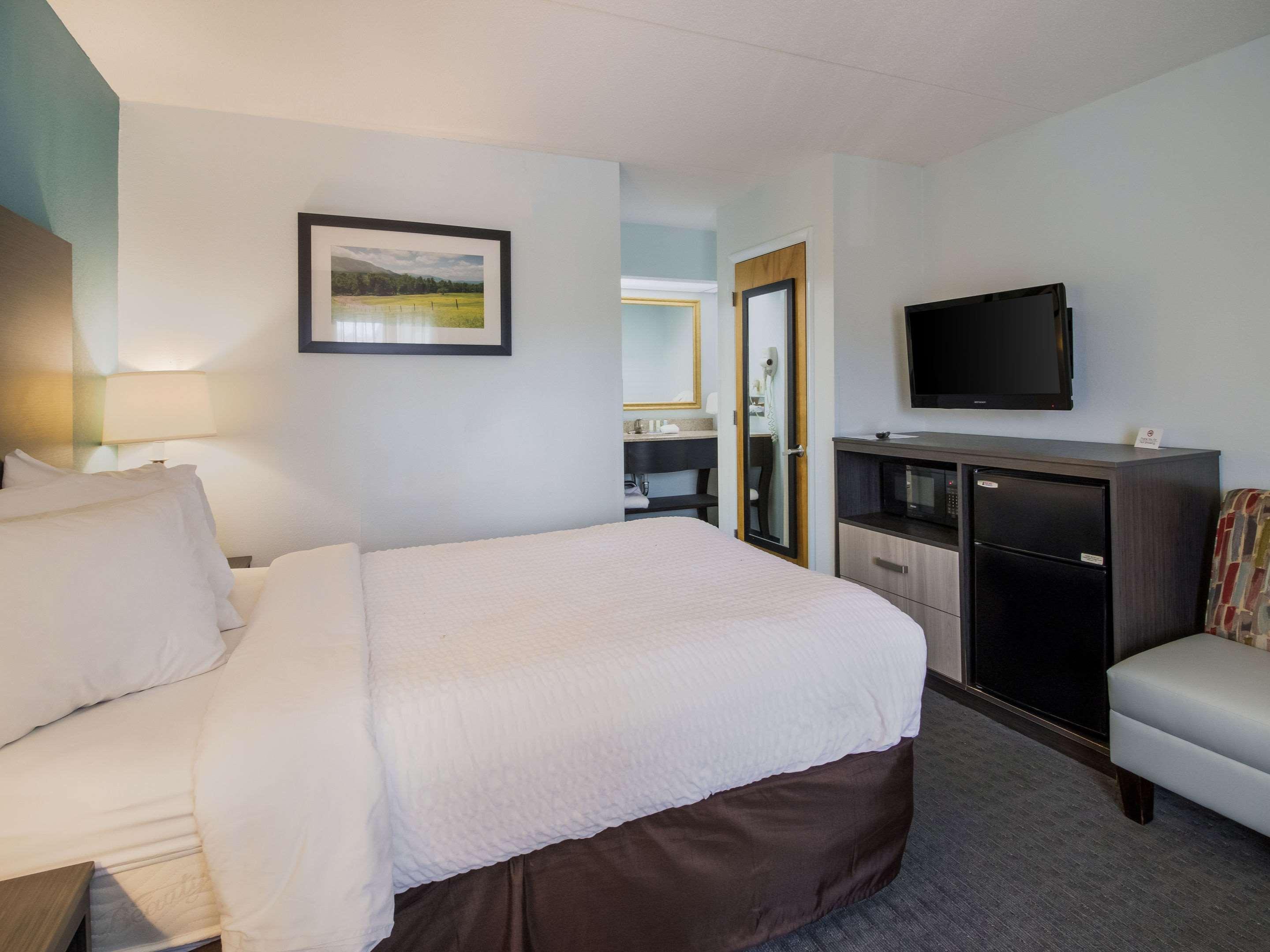 Clarion Inn Cleveland Near University Екстериор снимка