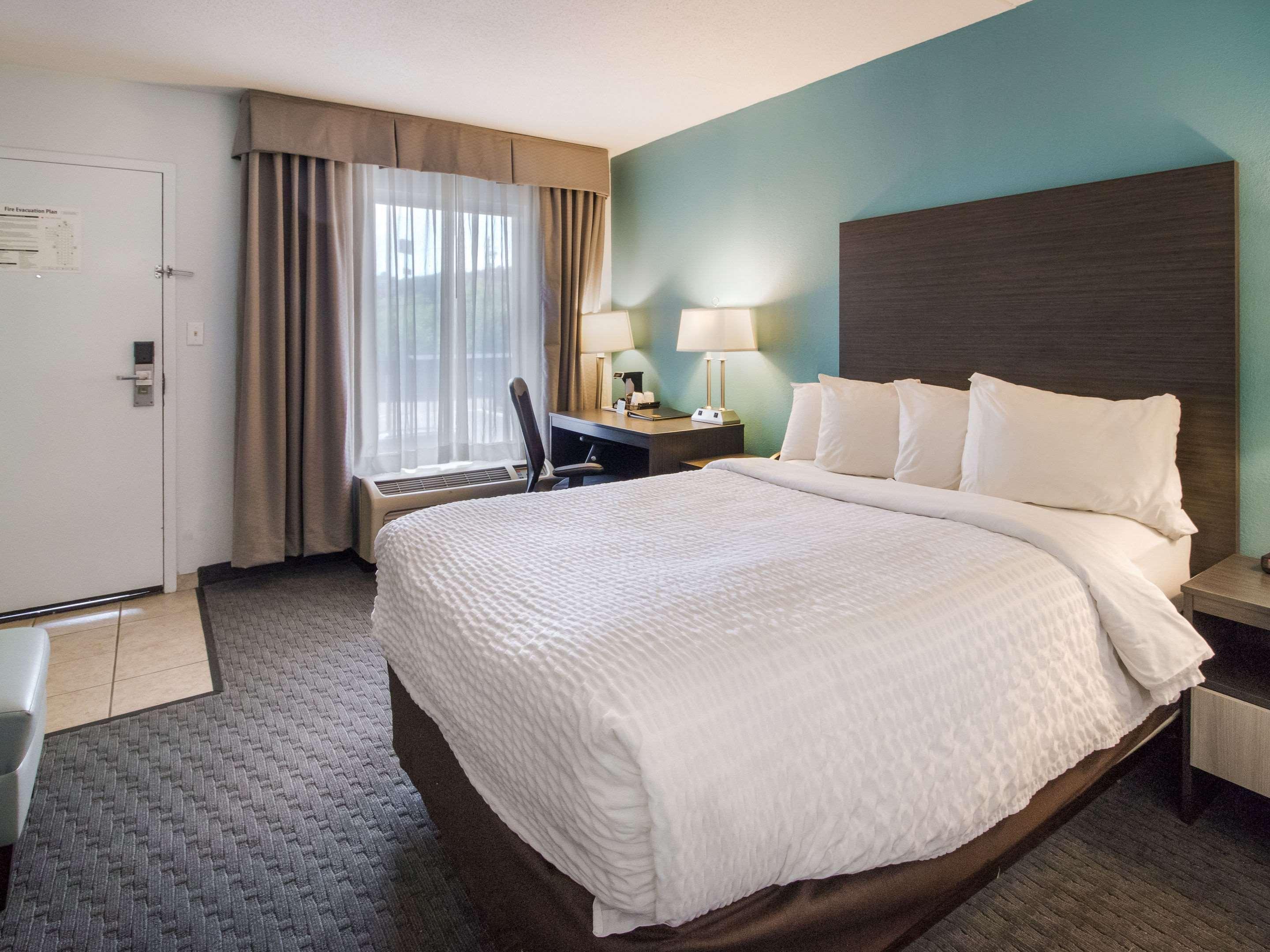 Clarion Inn Cleveland Near University Екстериор снимка