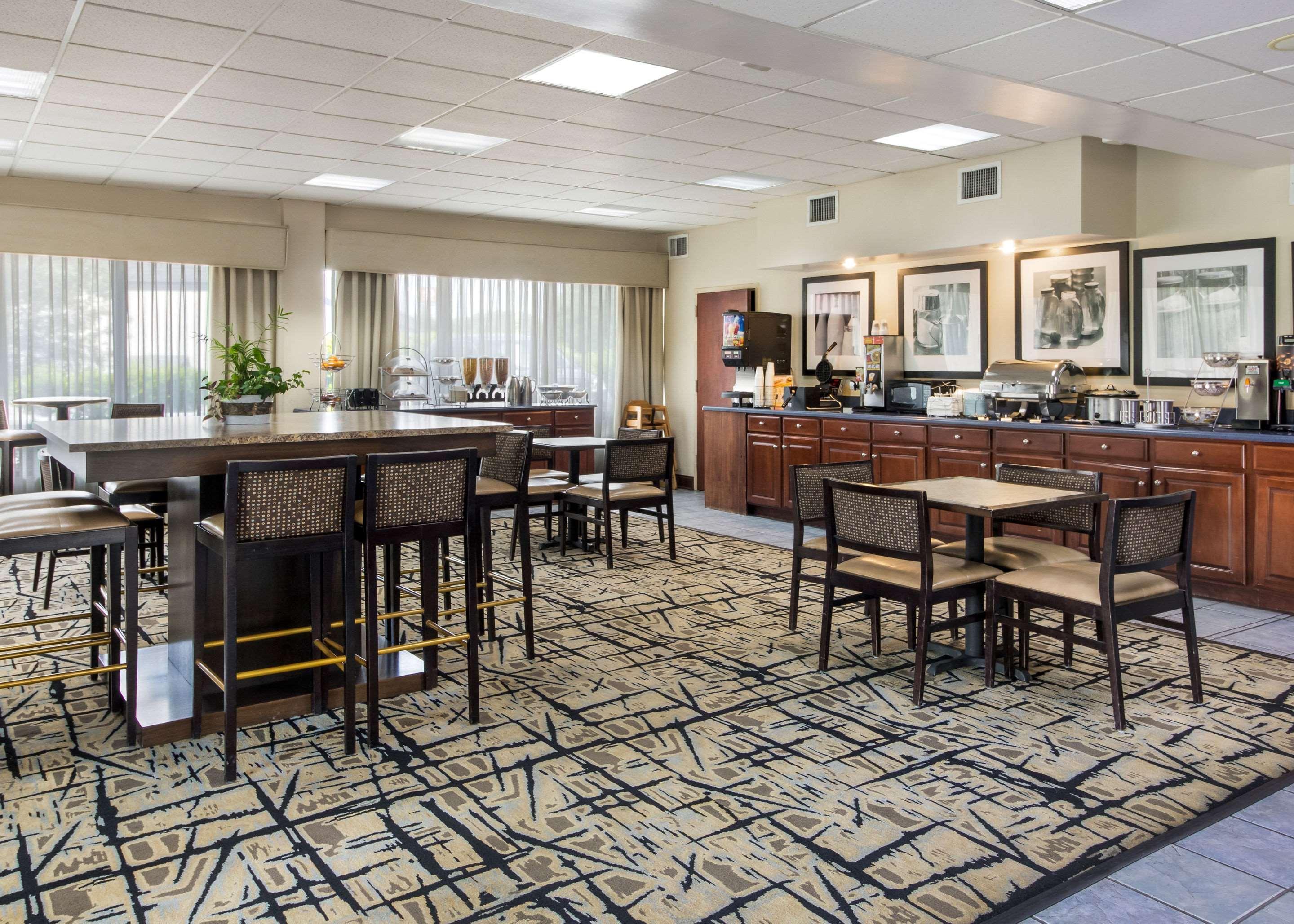 Clarion Inn Cleveland Near University Екстериор снимка