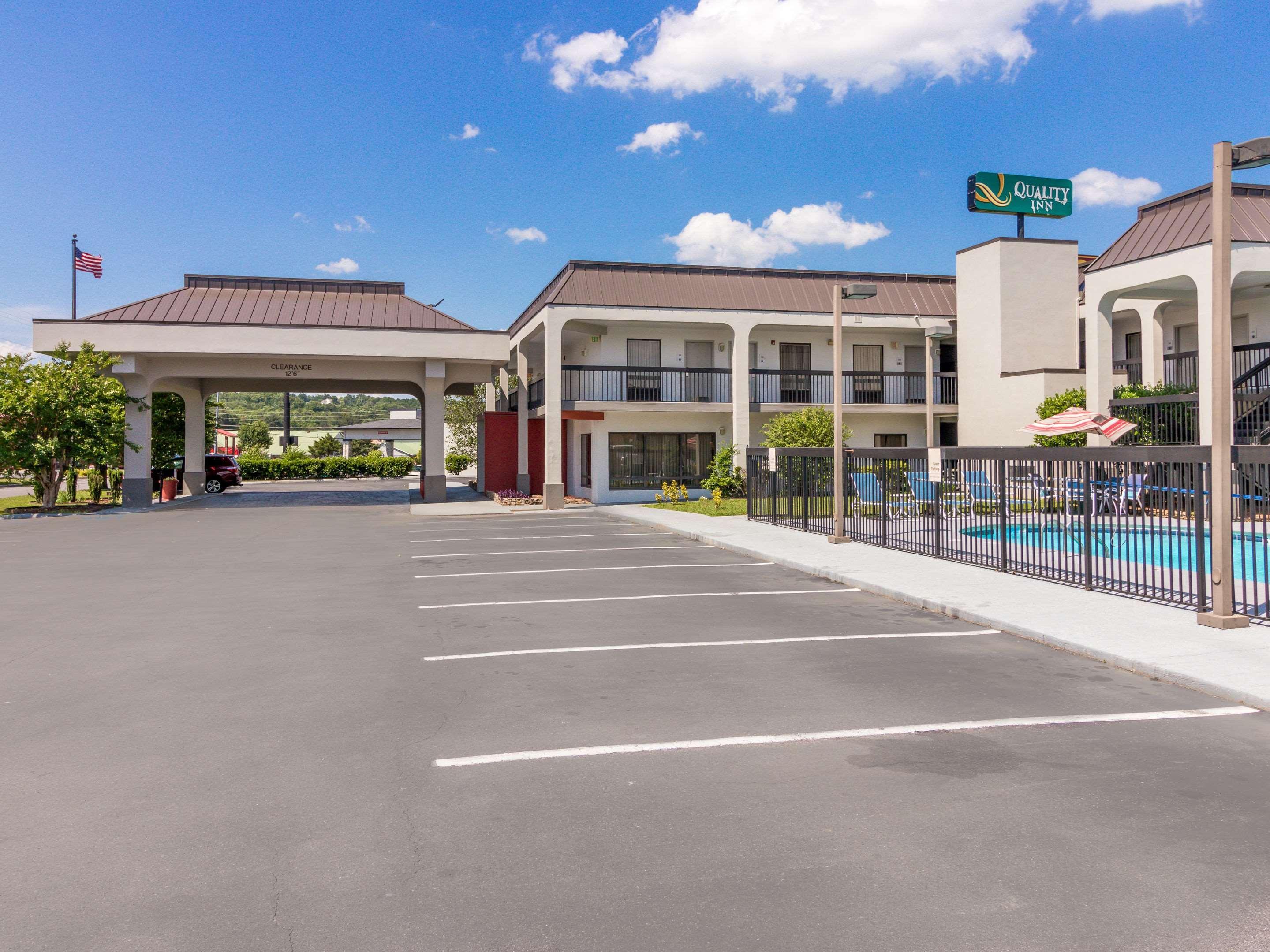 Clarion Inn Cleveland Near University Екстериор снимка