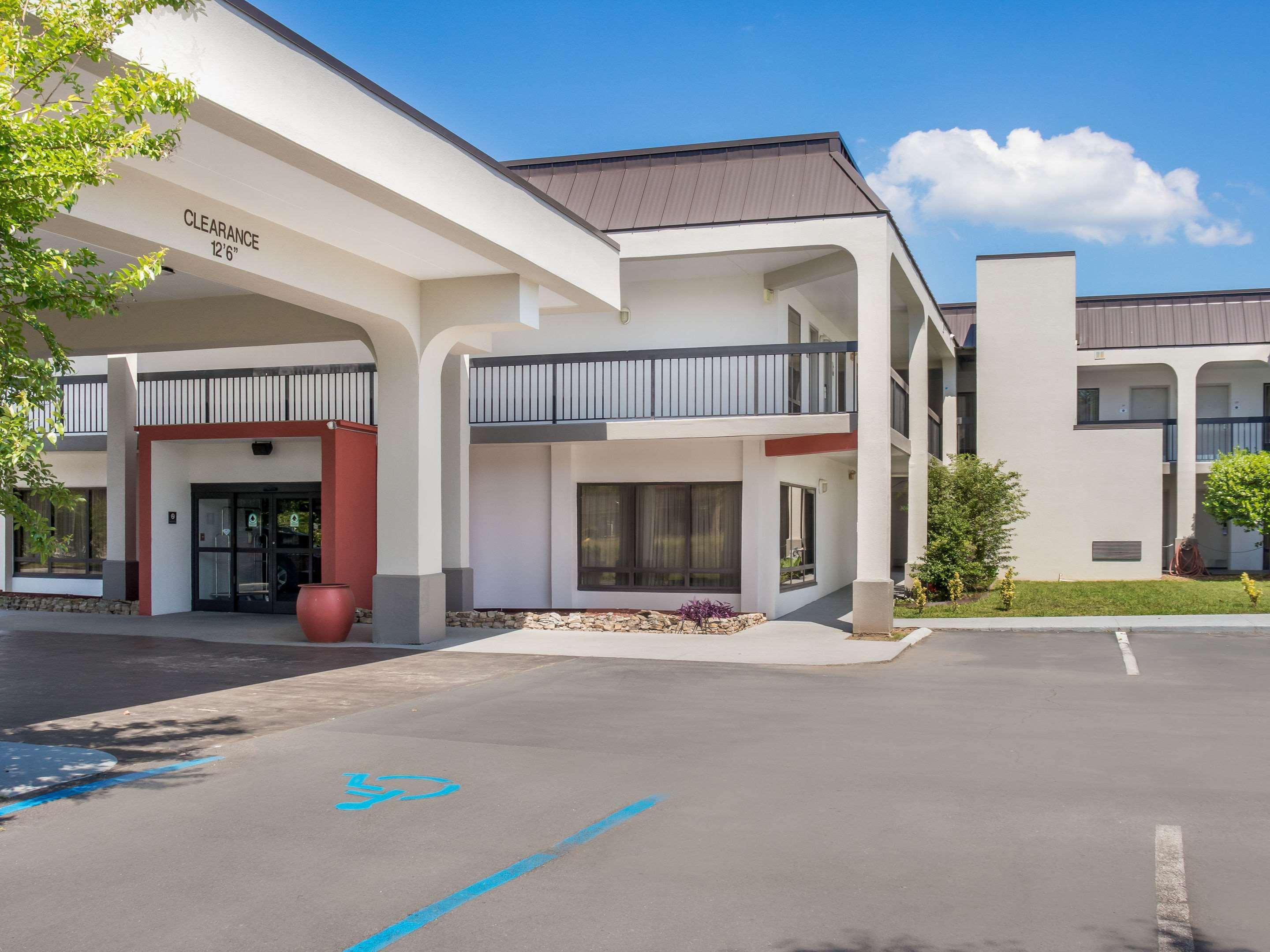 Clarion Inn Cleveland Near University Екстериор снимка