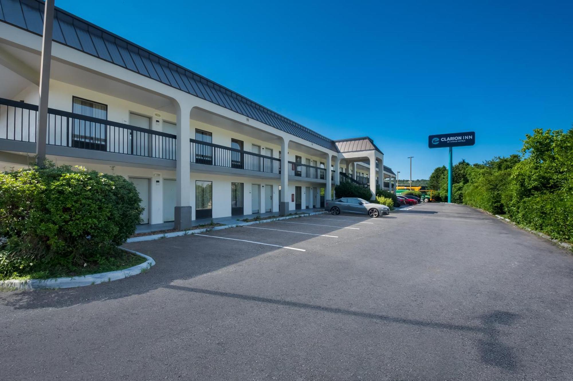 Clarion Inn Cleveland Near University Екстериор снимка