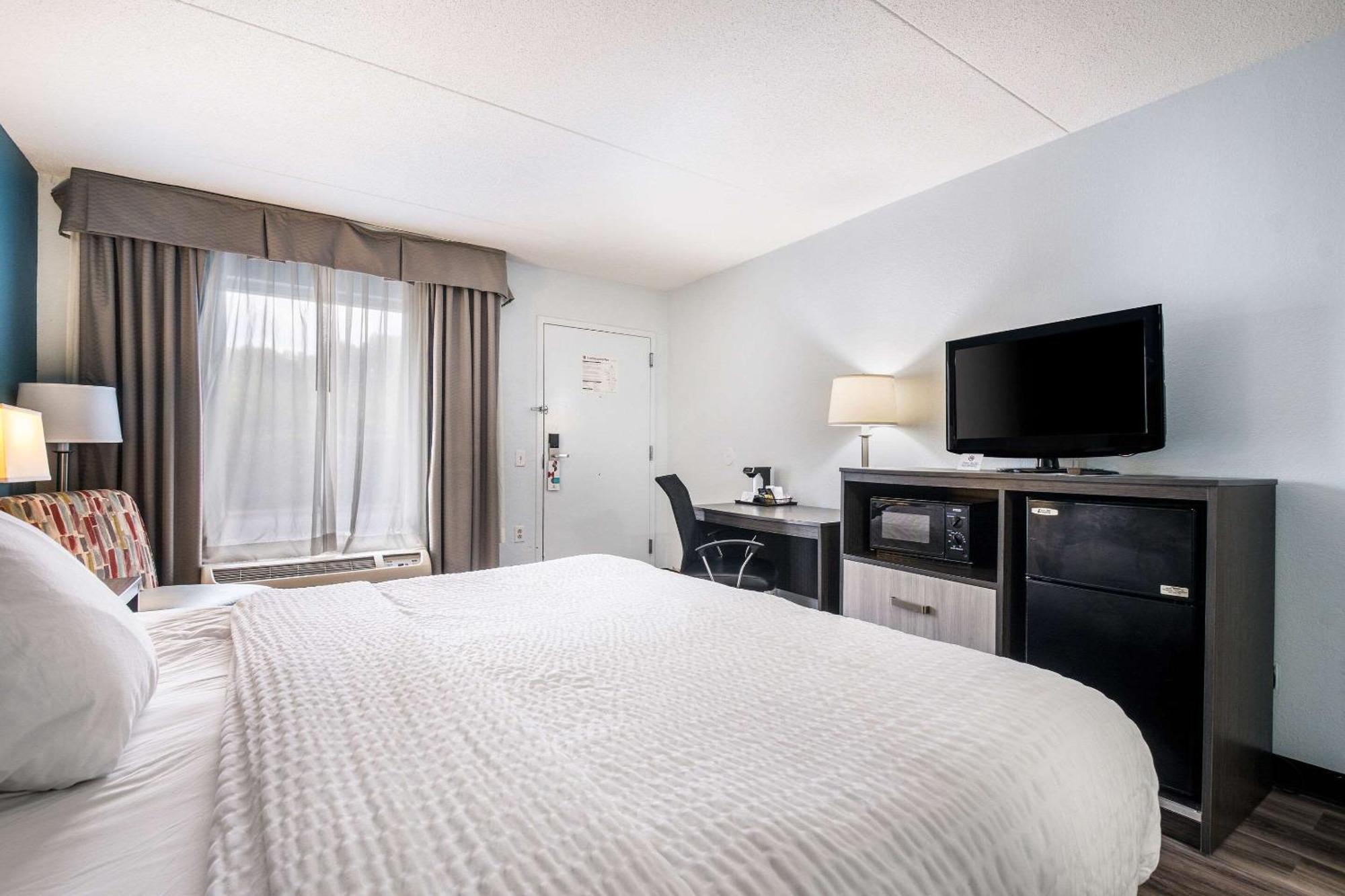 Clarion Inn Cleveland Near University Екстериор снимка