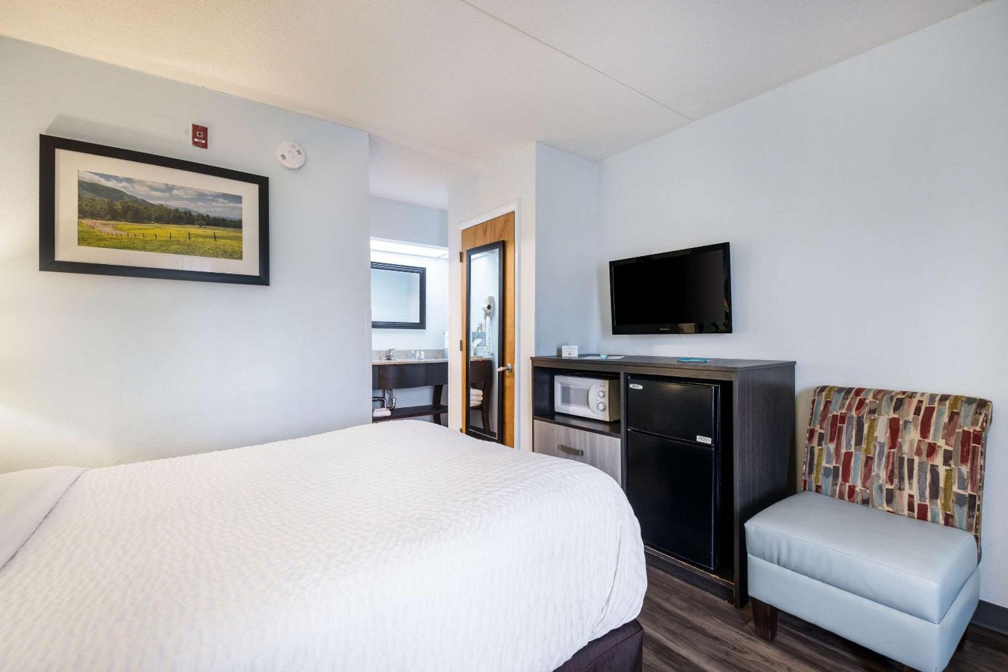 Clarion Inn Cleveland Near University Екстериор снимка
