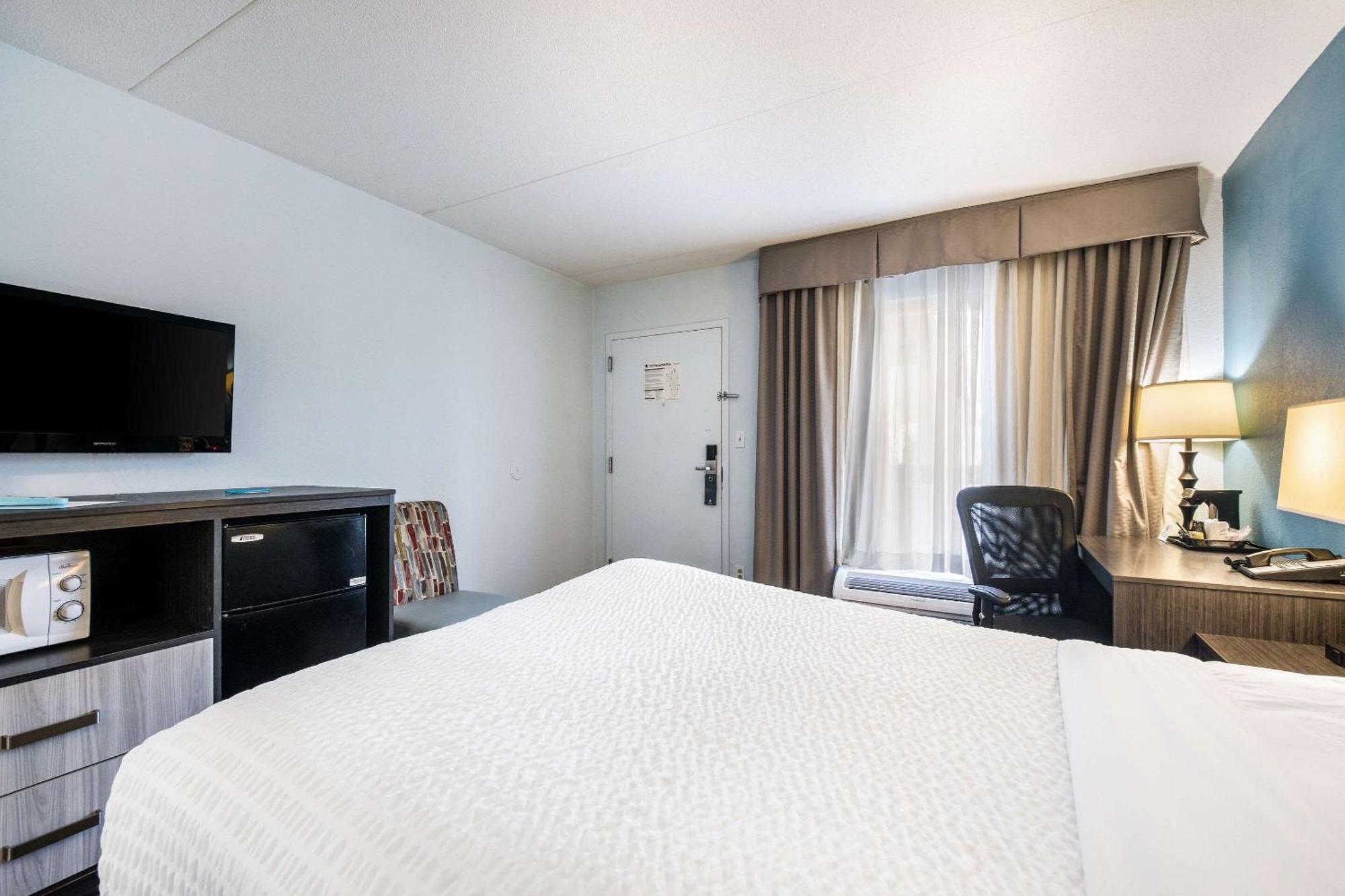 Clarion Inn Cleveland Near University Екстериор снимка