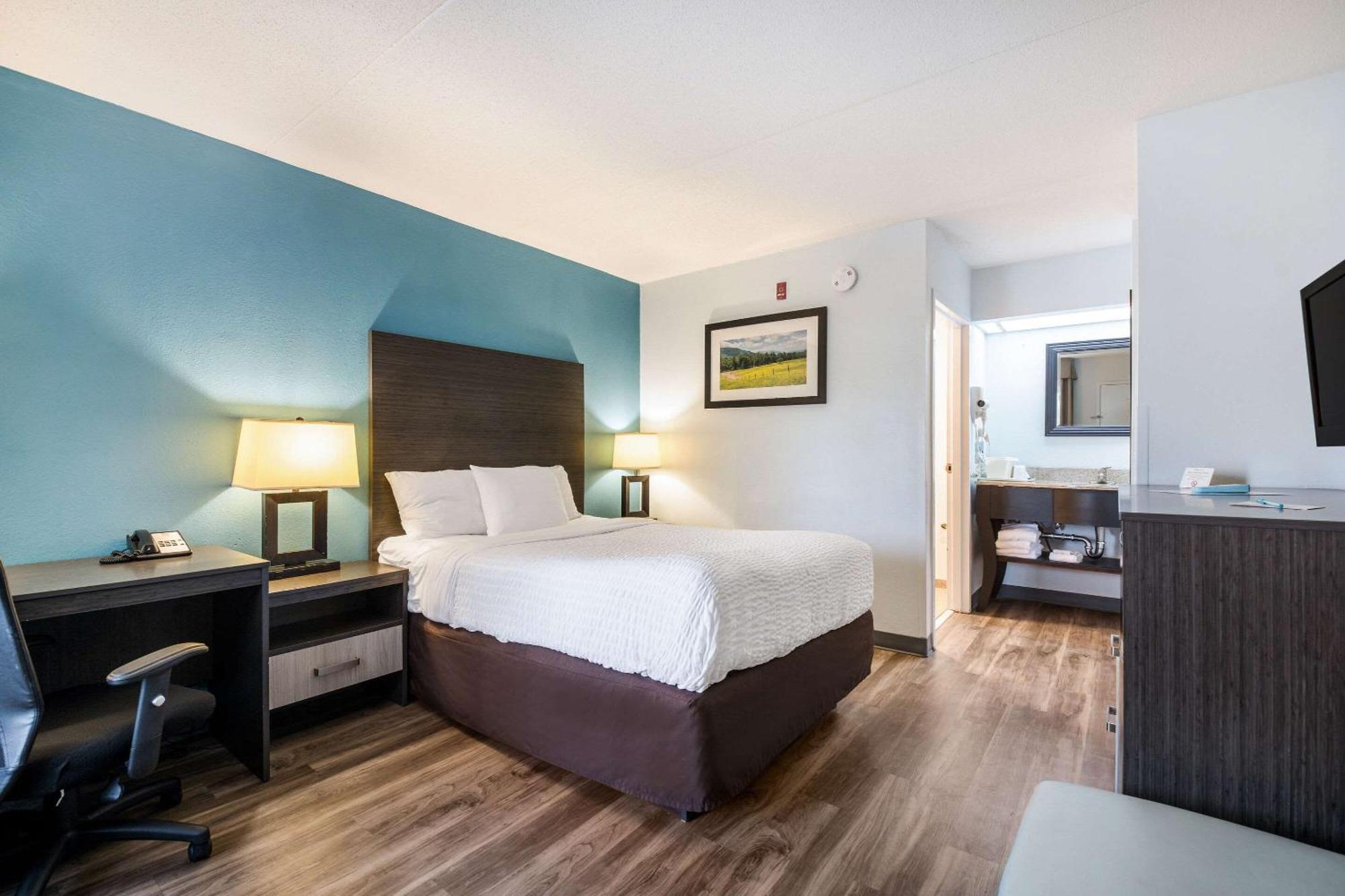 Clarion Inn Cleveland Near University Екстериор снимка