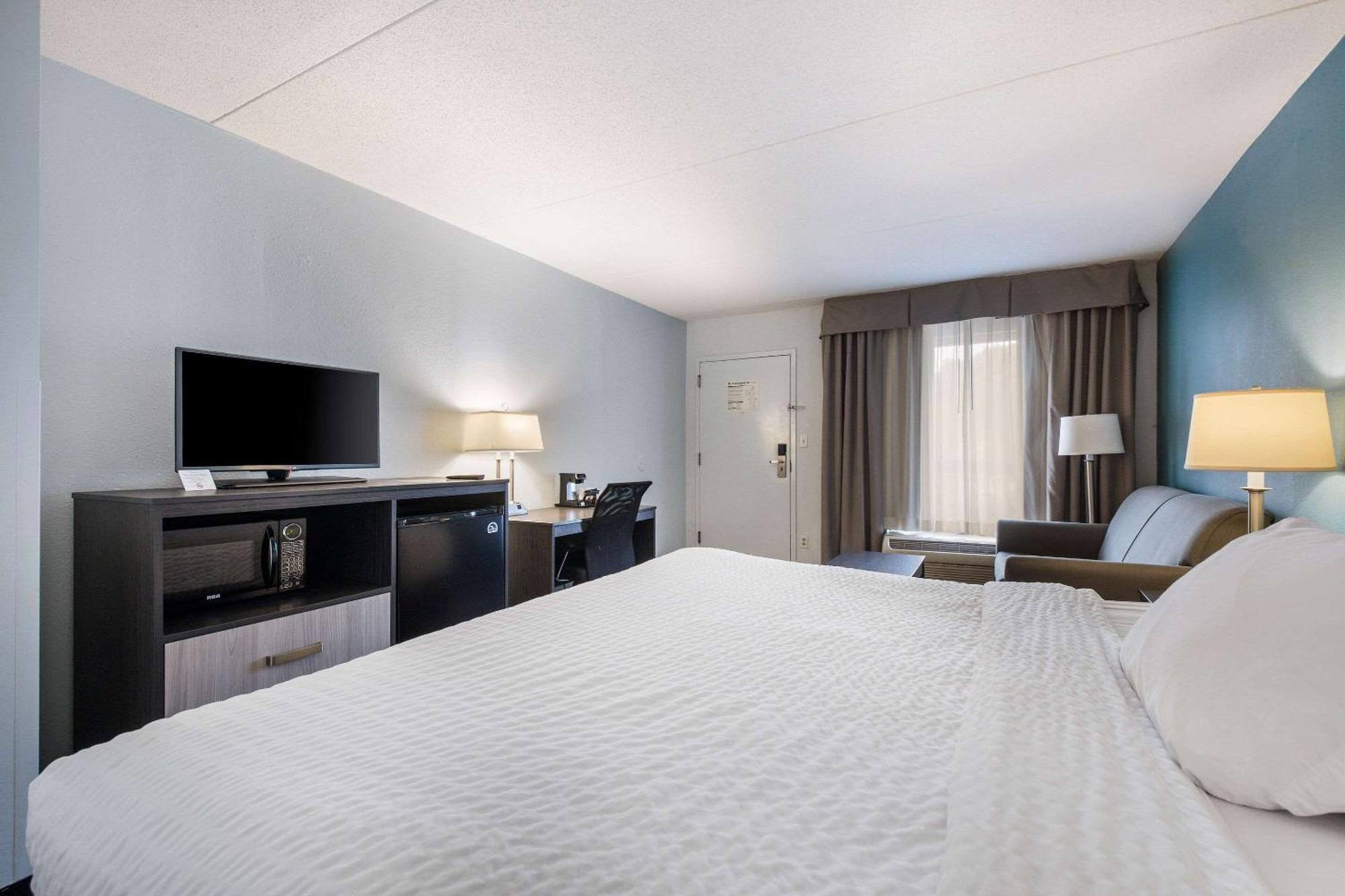 Clarion Inn Cleveland Near University Екстериор снимка