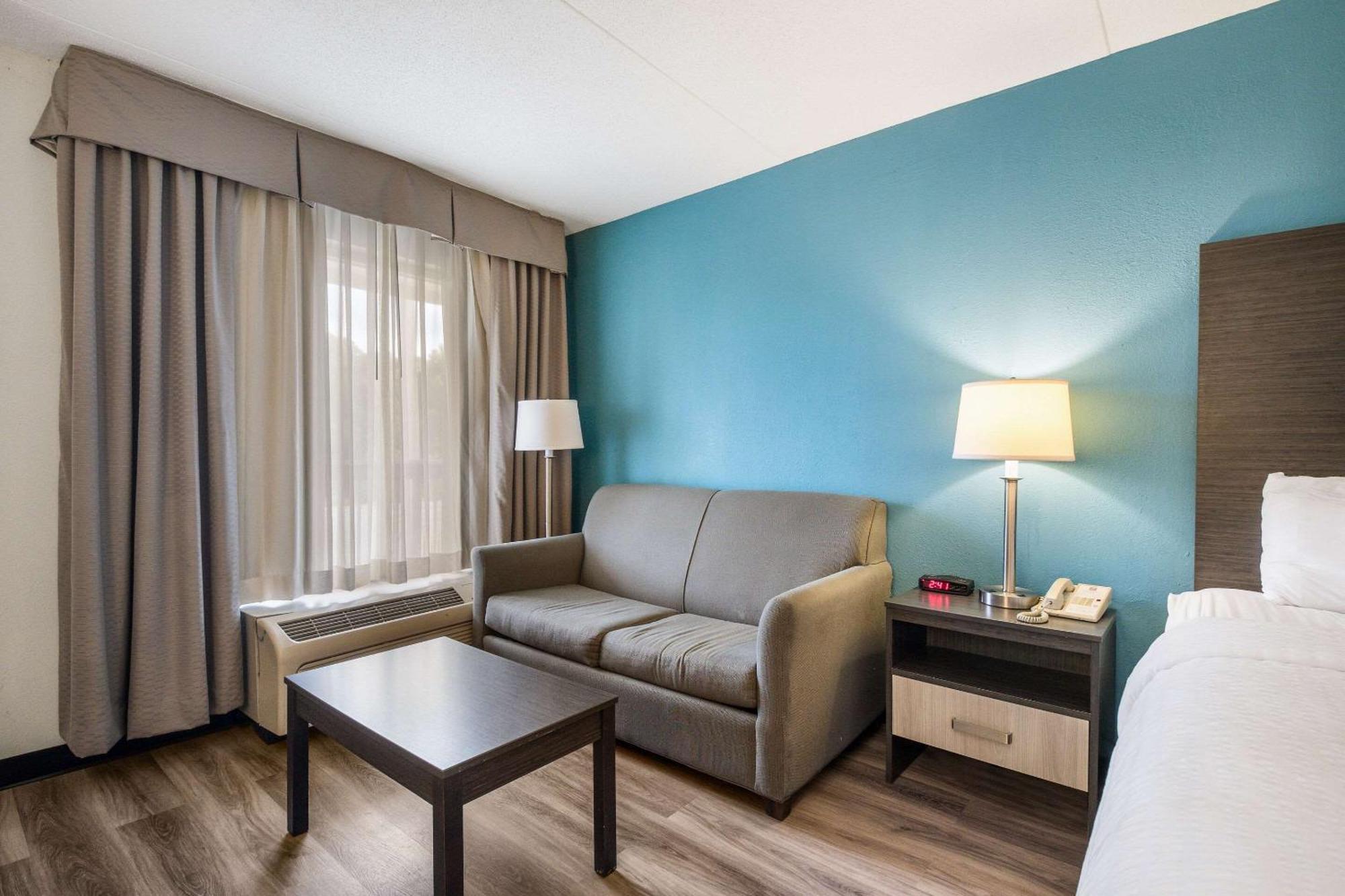 Clarion Inn Cleveland Near University Екстериор снимка
